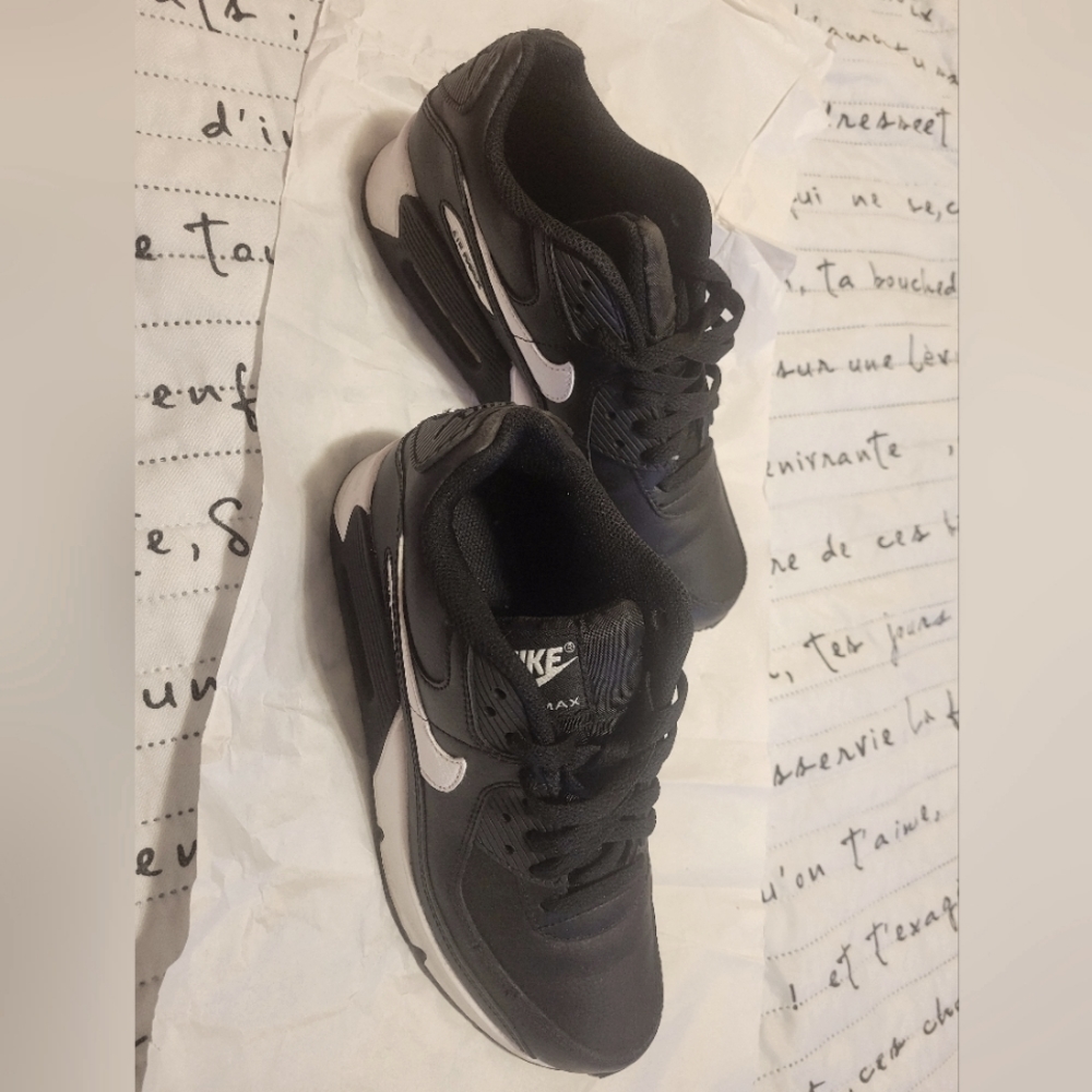 Black and White Classic AirMax 90s
